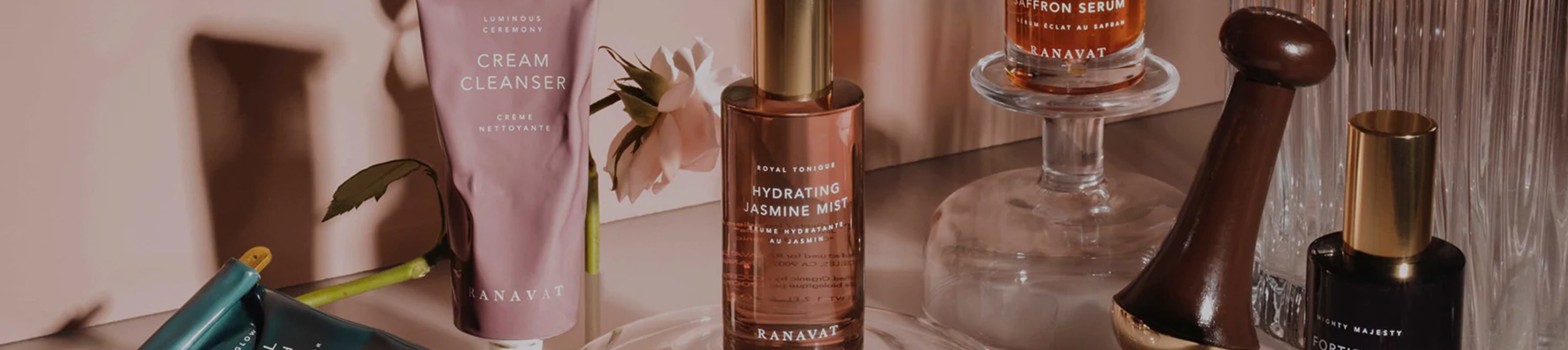 Ranavat selecteerde tevens recyclebare verpakkingen zonder in te leveren op kwaliteit en dat zie je, de prachtige luxueuze producten en verpakkingen zijn niet alleen een lust voor je huid en haar maar ook voor het oog.