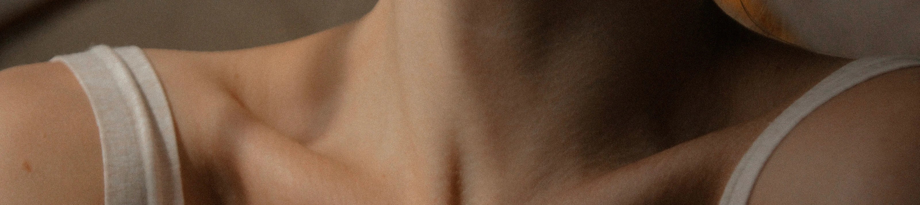 Vegan zelfbruiners voor het gezicht bieden een veilig en natuurlijk alternatief voor het krijgen van een zongebruinde teint.