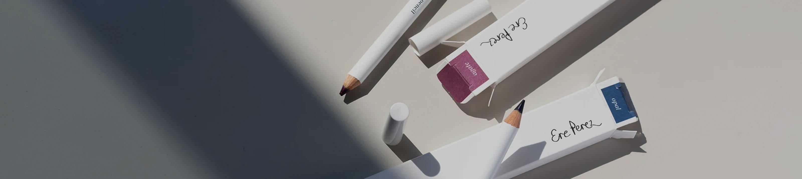 Vegan eyeliners en oogpotloden zijn make-upproducten die dierproefvrij en milieu vriendelijk zijn.