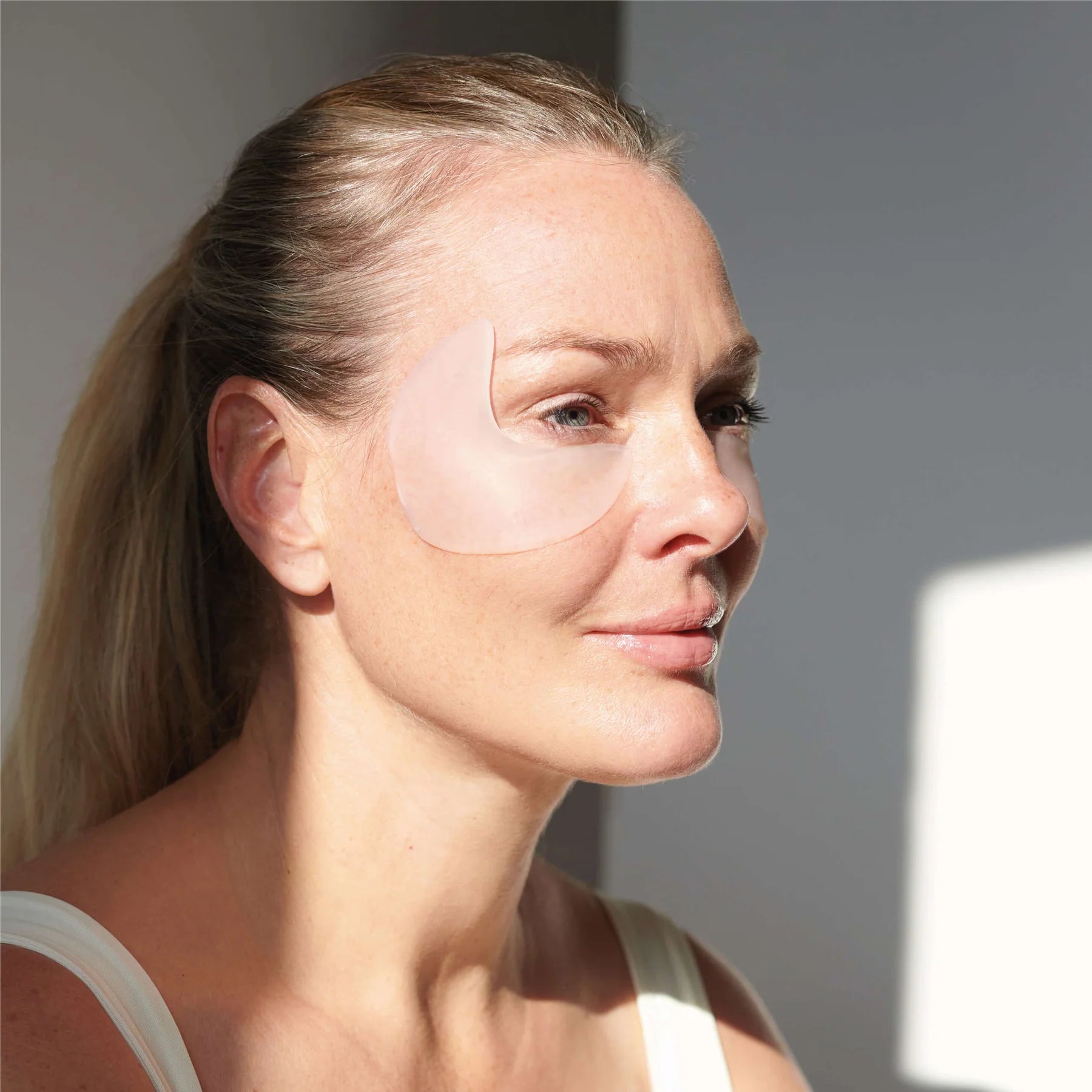 APRICOT Eye & Temple Pads met effectief ectoïne, een anti-verouderingspad dat is gemaakt van pure medische siliconen. No botox needed! Gebruik de pad elke nacht voor het beste resultaat. Je kan de silicone pad gemakkelijk reinigen en tot wel 30 keer hergebruiken en zijn geheel vegan en dierproefvrij.