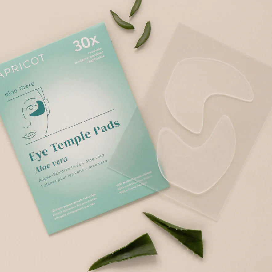 Een blik zegt meer dan 1.000 woorden en een ontspannen oogcontour nog meer. Onze herbruikbare vegan pads van pure medische siliconen zijn verrijkt met verzachtende en herstellende Aloë Vera. Maak ze af en toe schoon en behandel ze goed. Je krijgt tot 30 behandelingen uit één pad. Hoe vaker je ze gebruikt, hoe gladder, verzorgder en stralender je huid zal zijn.