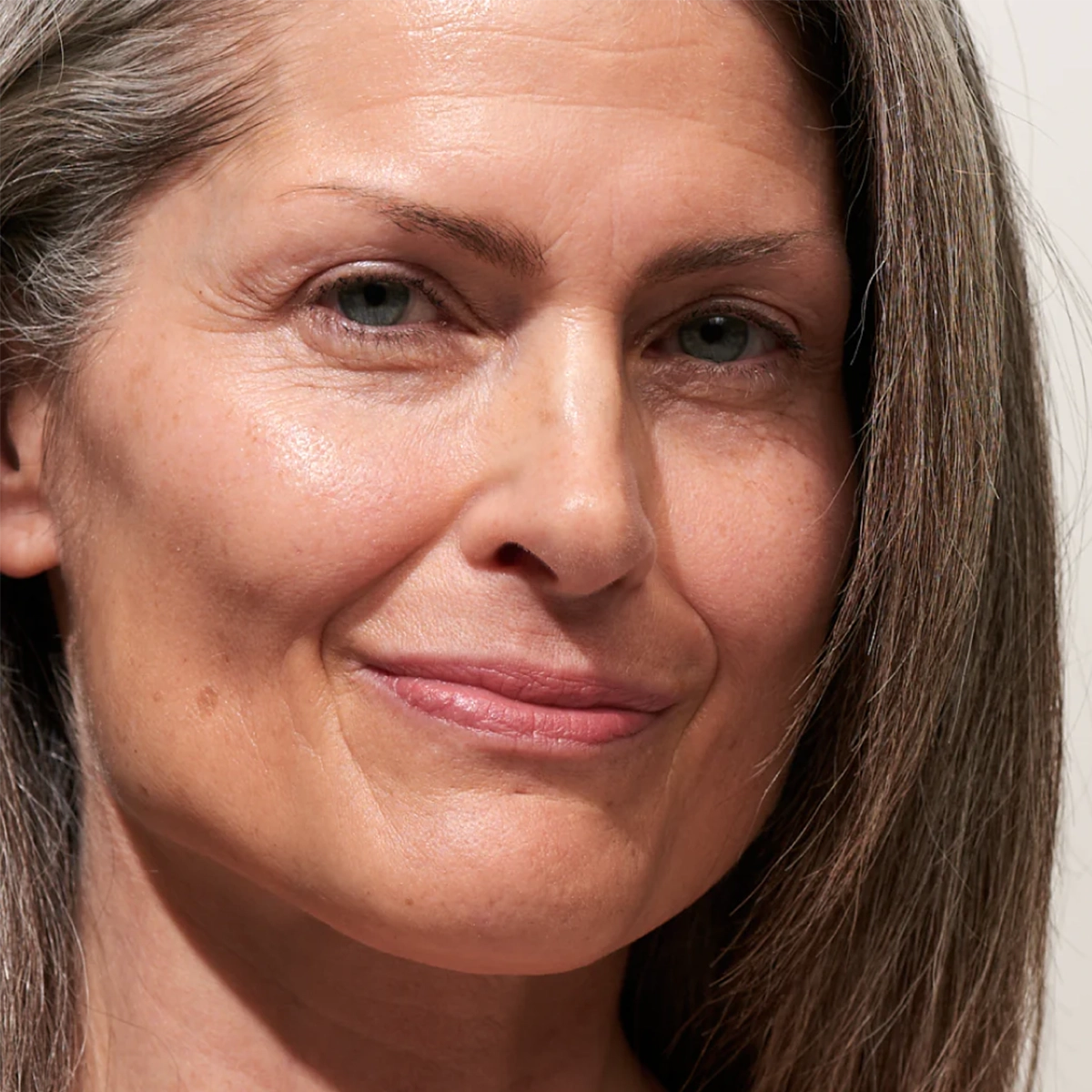 Dit gaat je ogen openen. In een oogwenk zullen deze vegan tapes je hangende oogleden liften. Geen chirurgische ingreep, totaal onzichtbaar en zo gemakkelijk in gebruik - zo krijg je weer een frisse en stralende look.