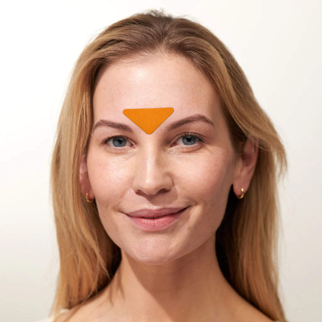 Ontspan je fronslijnen en verwen je huid: De zachte patches van Apricot, gemaakt van hoogwaardig katoen en verrijkt met verzorgende niacinamide, zijn perfect voor huid met grove poriën of hyperpigmentatie. Dermatologische tests laten zien dat rimpels al na de eerste keer gebruik zichtbaar verminderen. Vegan, duurzaam en dierproefvrij.
