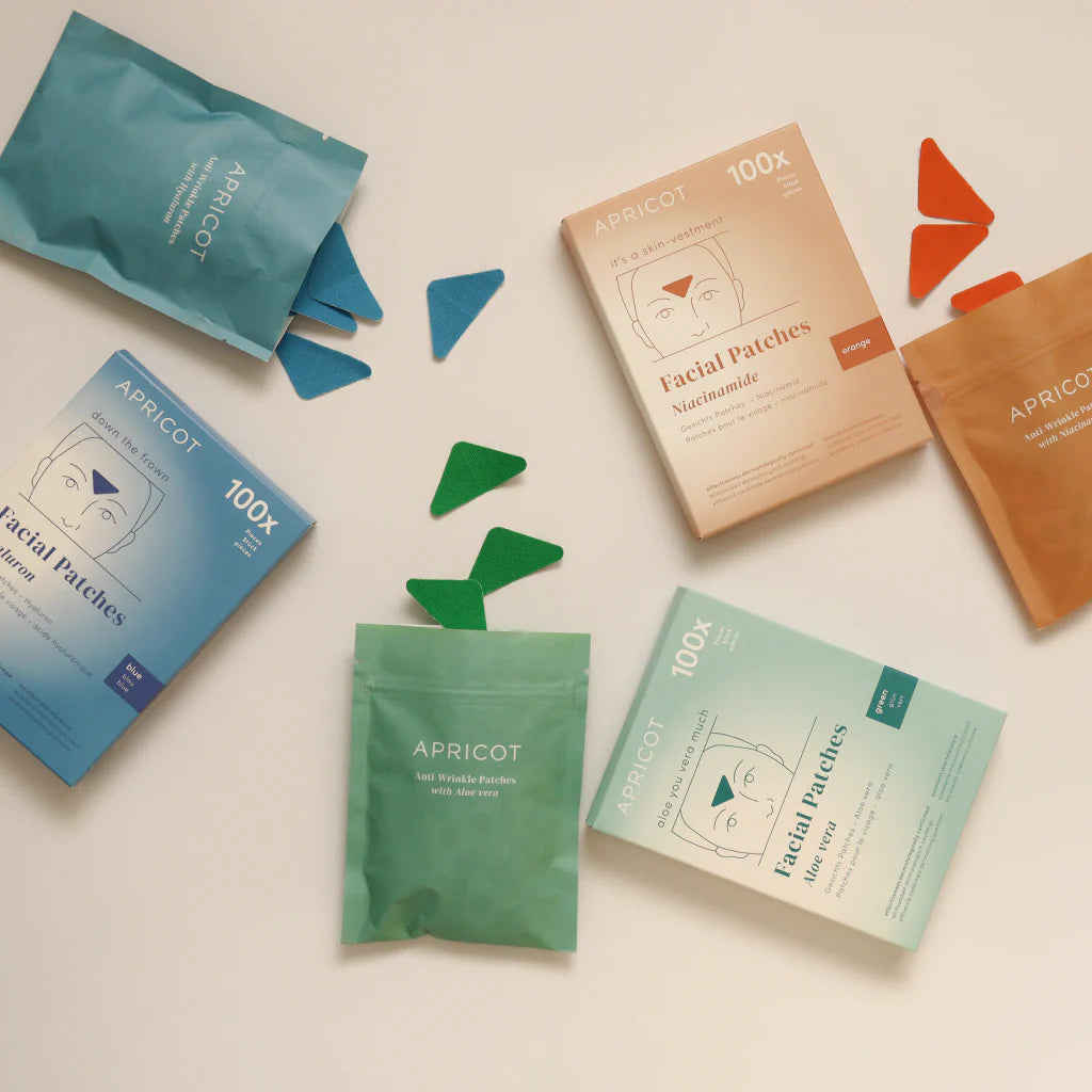 Ontspan je fronslijnen en verwen je huid: De zachte patches van Apricot, gemaakt van hoogwaardig katoen en verrijkt met verzorgende niacinamide, zijn perfect voor huid met grove poriën of hyperpigmentatie. Dermatologische tests laten zien dat rimpels al na de eerste keer gebruik zichtbaar verminderen. Vegan, duurzaam en dierproefvrij.