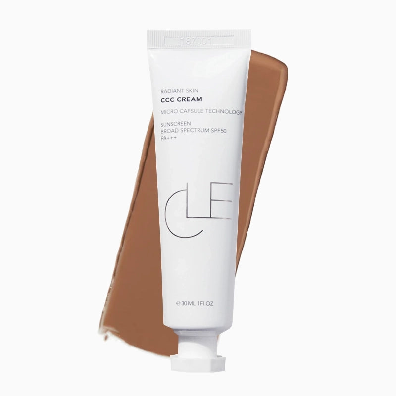 Laat je huid stralen met de CCC Cream van CLE Cosmetics! Deze lichte alles-in-een primer en foundation bevat een indrukwekkende SPF50 PA+++, en het beste van alles: het is volledig vegan en dierproefvrij! #kleur_Cool Medium Deep - SPF50