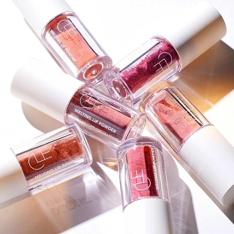 CLE Cosmetics revolutionaire Melting Lip Powder in de kleur Berry Mauve voorbeeld.