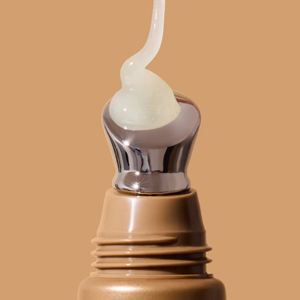 Geef je droge lippen intensieve verzorging met dit zijdezachte, rijke vegan en dierproefvrije lipserum van INIKA Organic. De 100% natuurlijke, actieve ingrediënten voeden en hydrateren je lippen, terwijl ze helpen fijne lijntjes te verzachten en de lippen plump en smooth te laten ogen.