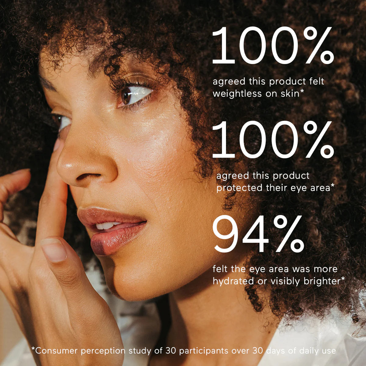 Dit innovatieve Day Dreamer Super Peptide vegan en dierproefvrije Eye Primer van Solara met minerale SPF 30 combineert huidverzorging, zonbescherming en een make-up primer in één slimme stap. De ultralichte formule verkoelt direct, hydrateert intensief en helpt de gevoelige huid rondom de ogen zichtbaar gladder, voller en stralender te maken.