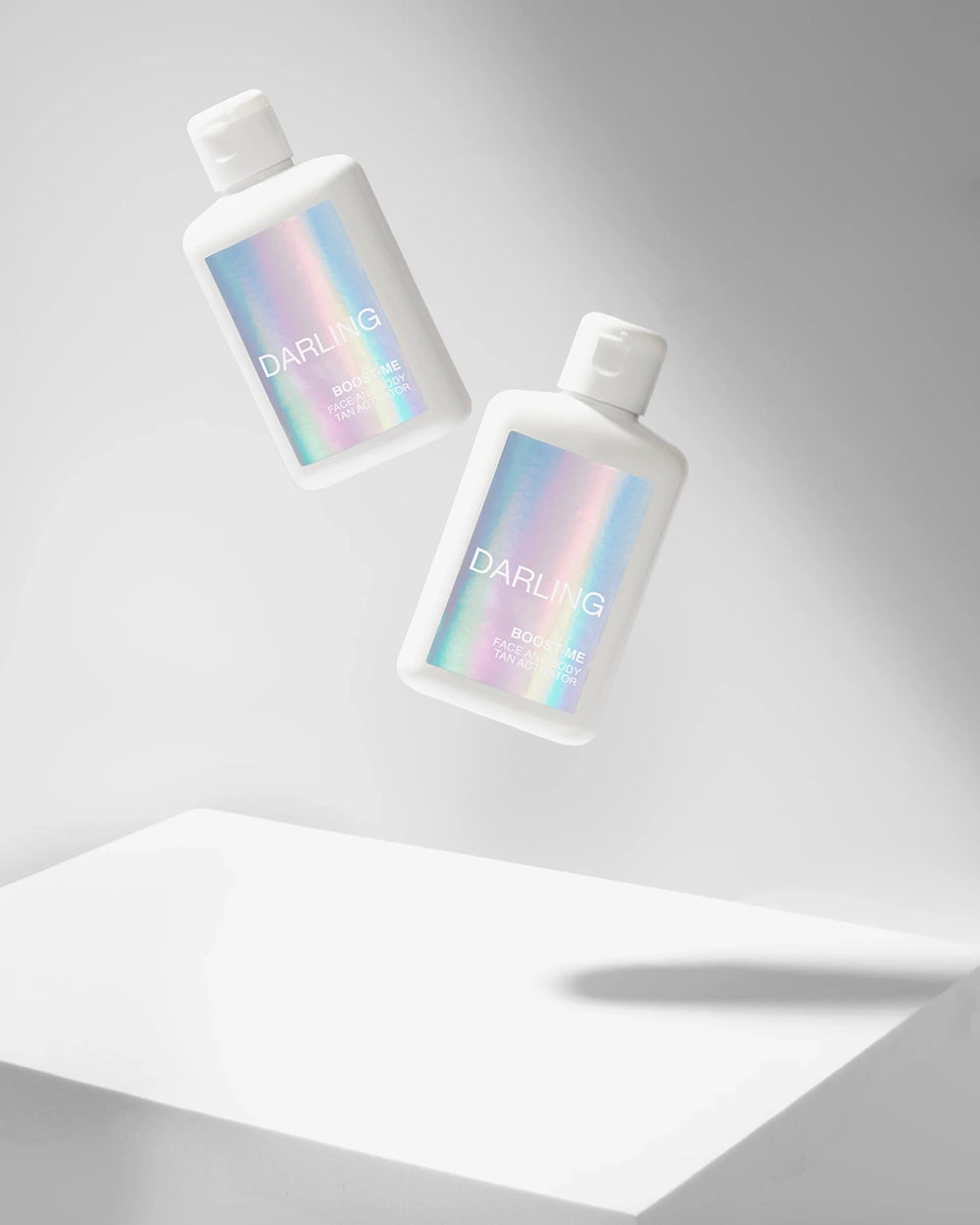 De Darling Boost Me Tan Activator is een innovatieve, vegan bruiningsversneller die je huid voorbereidt op de zon en het natuurlijke bruiningsproces stimuleert – zónder zelfbruiners of kunstmatige kleurstoffen en geheel dierproefvrij.