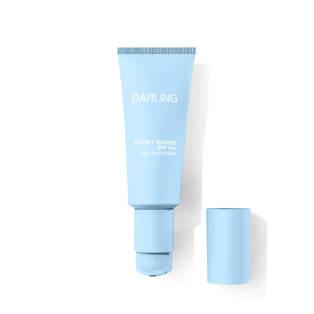 De Darling Glowy Face Cream SPF50 is een luxe, multifunctionele veganistische en dierproefvrije dagcrème met breedspectrum zonbescherming (SPF50) én huidverzorgende eigenschappen. De zijdezachte textuur geeft de huid een subtiele glow zonder vet aan te voelen of witte waas achter te laten, perfect voor dagelijks gebruik.