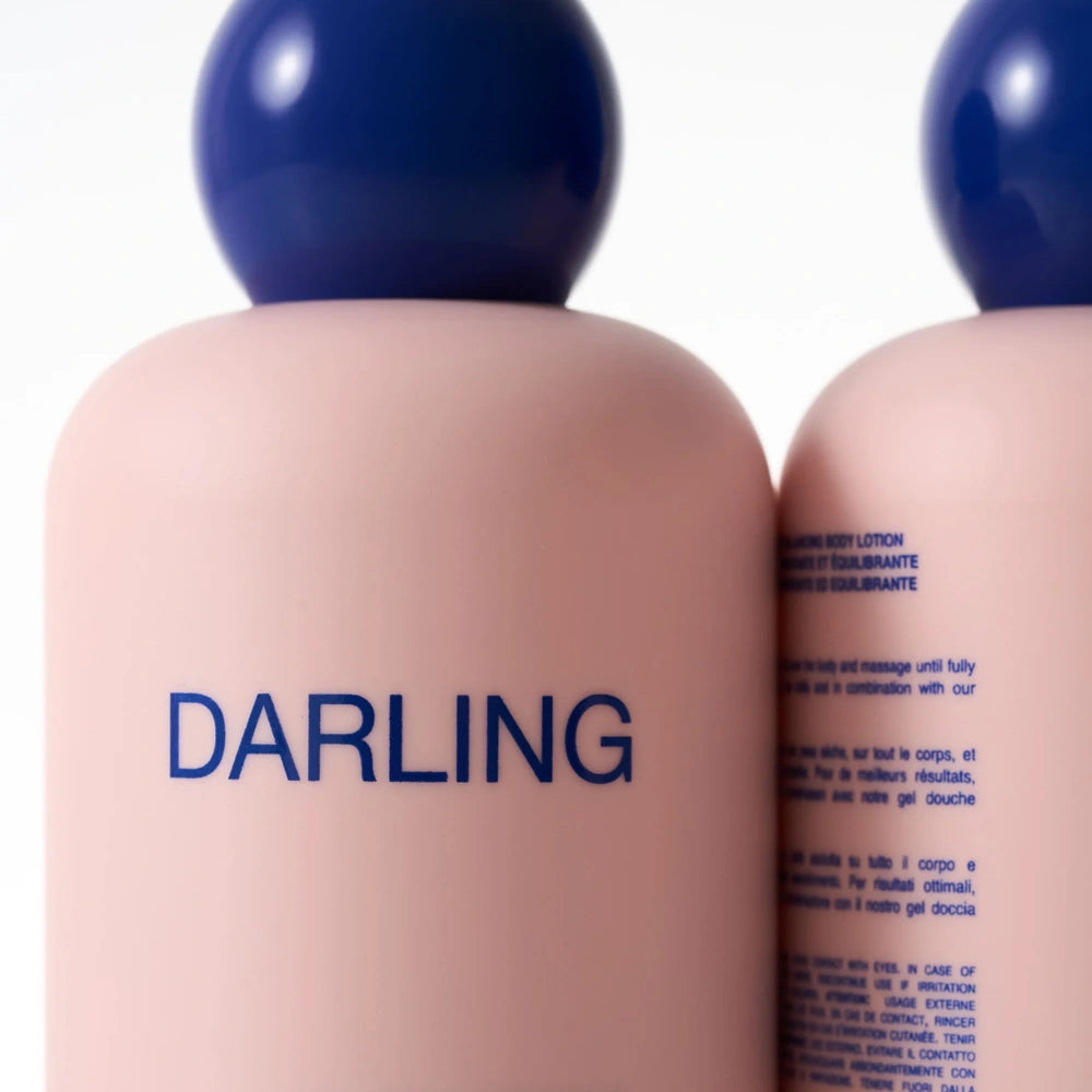 Deze luchtige, zijdezachte vegan body lotion zit boordevol natuurlijke kracht, met een innovatief complex van pre- en probiotica dat je huidmicrobioom in balans brengt en je huidbarrière versterkt.