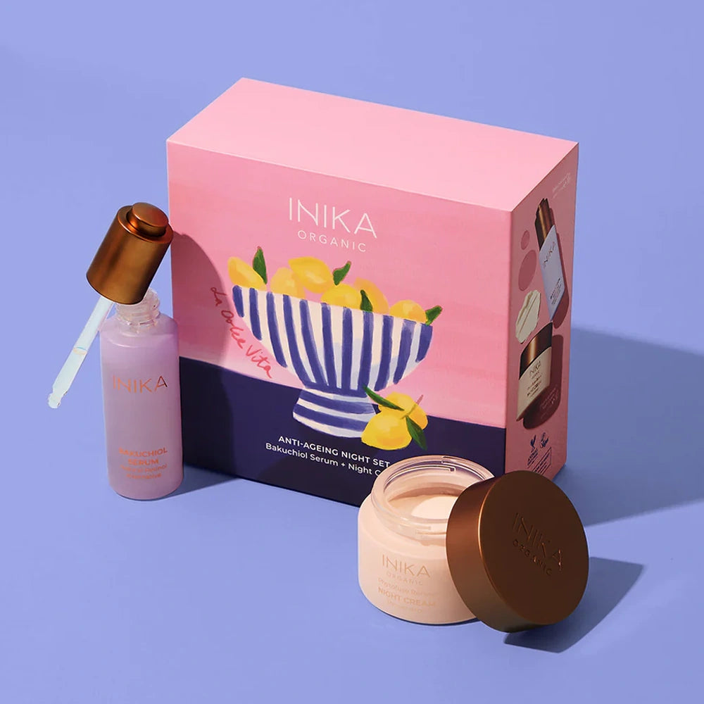 Ontdek de kracht van hoogwaardige, 100% natuurlijke anti-aging huidverzorging in de vorm van een prachtige set. De INIKA Organic Anti-Ageing Night Duo Set combineert twee luxe producten die samen rimpels verminderen, pigmentvlekken aanpakken en de huidelasticiteit een boost geven. Ideaal voor wie kiest voor vegan & biologisch huidverjonging, zonder synthetische toevoegingen.