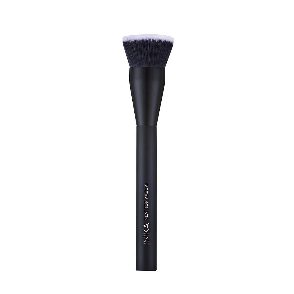 INIKA Flat Top Kabuki Brush vegan make-upkwast voor vloeibare foundation en poederfoundation.