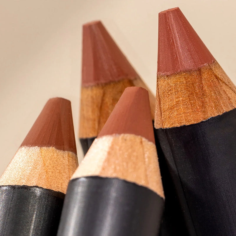 INIKA's Award winnende Crayon lipsticks hebben een zachte romige textuur met een satijnen finish en zorgt voor een prachtige volle kleur op de lippen. Deze mooie lipsticks in potloodvorm zijn verrijkt met biologische kokosolie en vitamine E voor langdurig zachte en verzorgde lippen. De satijnzachte finish is te danken aan de non-comedogene, biologische Carnaubawas, die je lippen een zachte, net-niet-matte, natuurlijke finish geven.