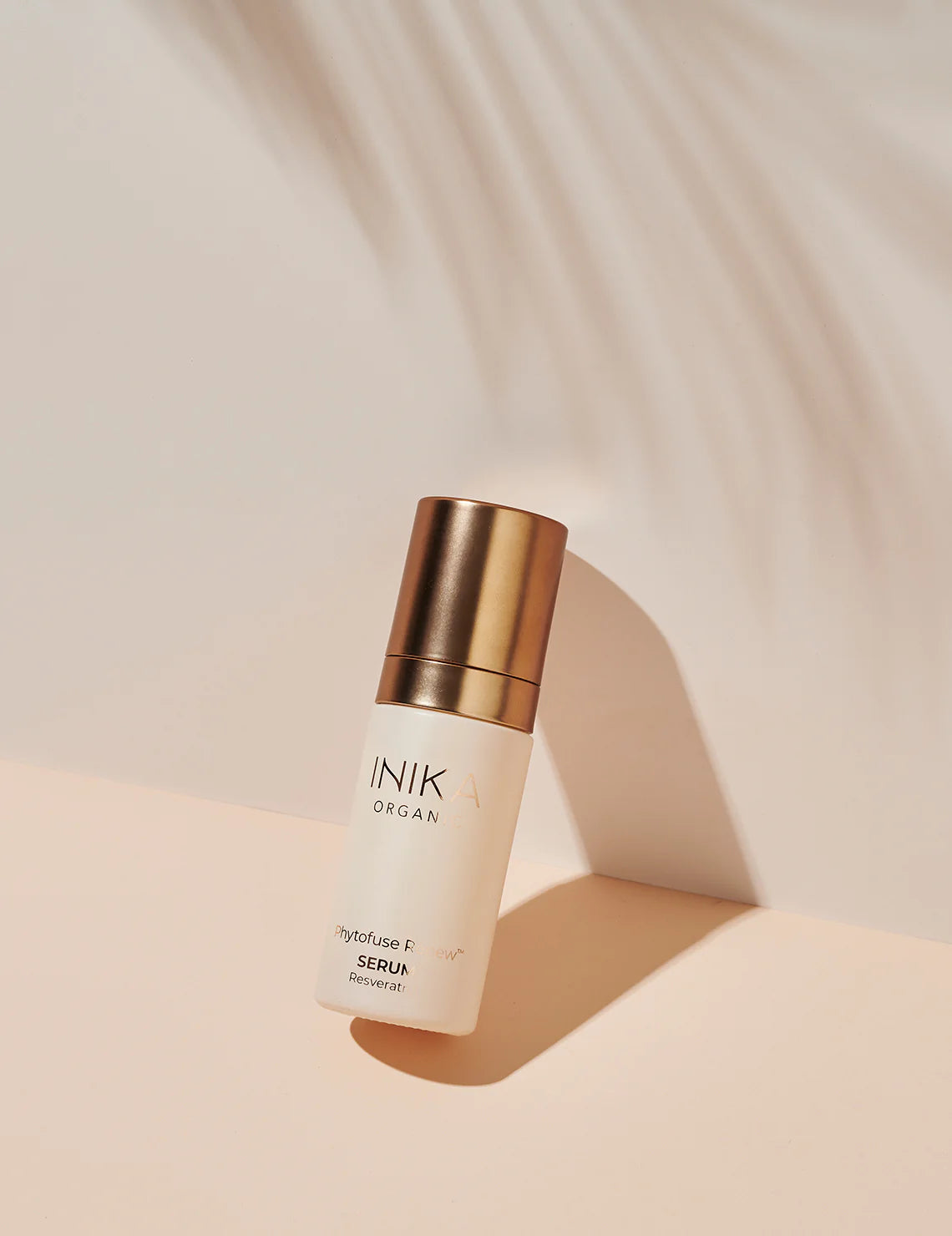 Inika Organic Phytofuse Renew Resveratrol Serum is perfect voor iedereen die op zoek is naar een effectieve, natuurlijke en biologische manier om hun huid te versterken en te herstellen. 