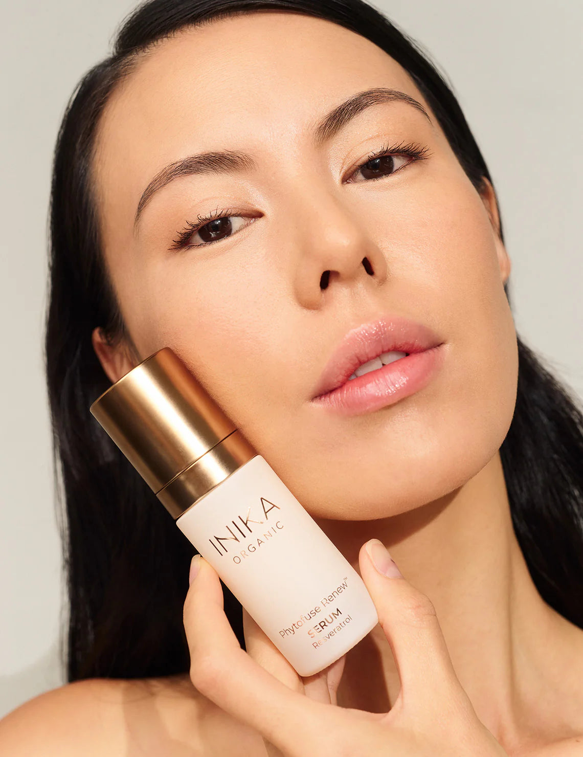 Net als alle andere producten van INIKA is dit resveratrol serum ook veganistisch, cruelty-free en bevat het geen schadelijke chemicaliën. Bij INIKA gebruiken ze alleen de beste, meest effectieve ingrediënten in hun formules, zonder concessies te doen aan kwaliteit of werkzaamheid.