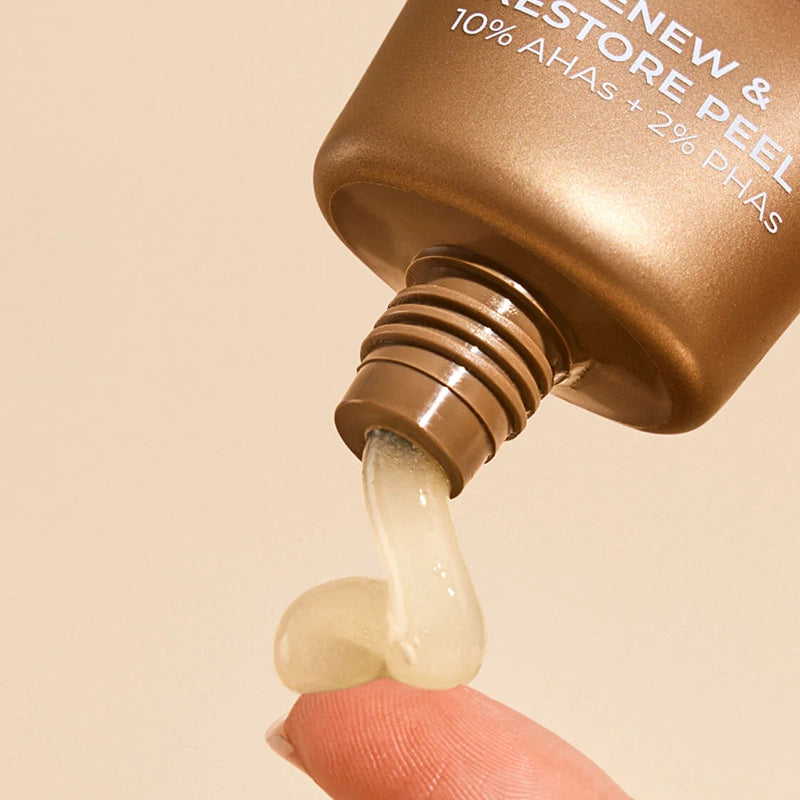 Ga voor een zichtbaar stralende, gladde, prachtige egale huid met deze geavanceerde Organic Renew & Restore Peel van Inika Organic. Een krachtige mix van 5 verschillende AHA's gecombineerd met PHA's dringen diep in de huid door om poriën te ontstoppen, onzuiverheden te verwijderen en celvernieuwing te bevorderen. Natuurlijke exfoliërende deeltjes komen direct weer naar boven en verwijderen dode huidcellen, voor een zachtere, gladdere huidtextuur.