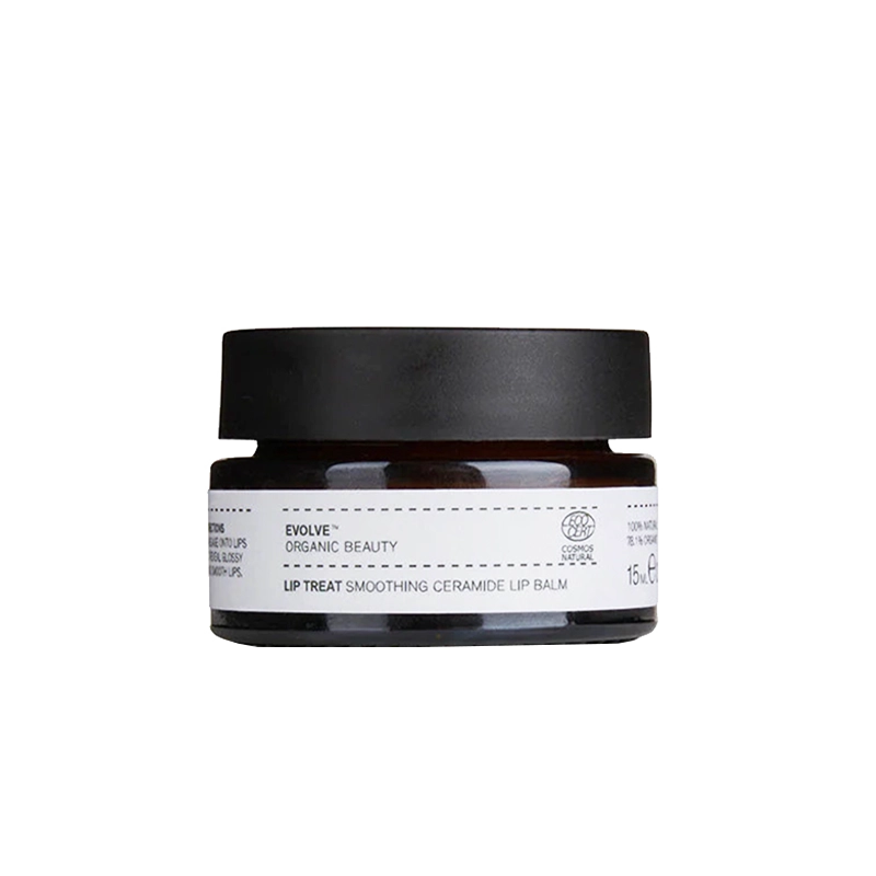 Evolve Organic Beauty Lip Treat Cacao & Orange is een fantastische paraffinevrije en volledig veganistische lipbalm / treatment om droge en schrale lippen weer zacht en soepel te maken. Deze heerlijke, 100% natuurlijke lipbalsem is samengesteld uit Organische shea butter en cacao butter en licht geparfumeerd met organische etherische olie van sinaasappel. Daarnaast bevat deze dierproefvrije lippen balsem plantaardige glycerine, zonnebloemolie en amandelolie voor een extra verzachtend en hydraterend effect.