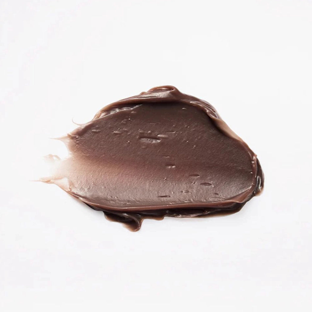 Maria Nila Colour Refresh is een vegan voedend kleurmasker met niet-permanente kleurpigmenten dat de kleur van je haar snel en gemakkelijk opfrist. Het natuurlijke masker bevat kleurpigmenten die door je haar worden opgenomen. Deze kleur verdwijnt langzaam weer na 4 tot 10 wasbeurten. Daarnaast hydrateert en vermindert dit haarmasker pluis voor een zijdezacht en glanzend resultaat.