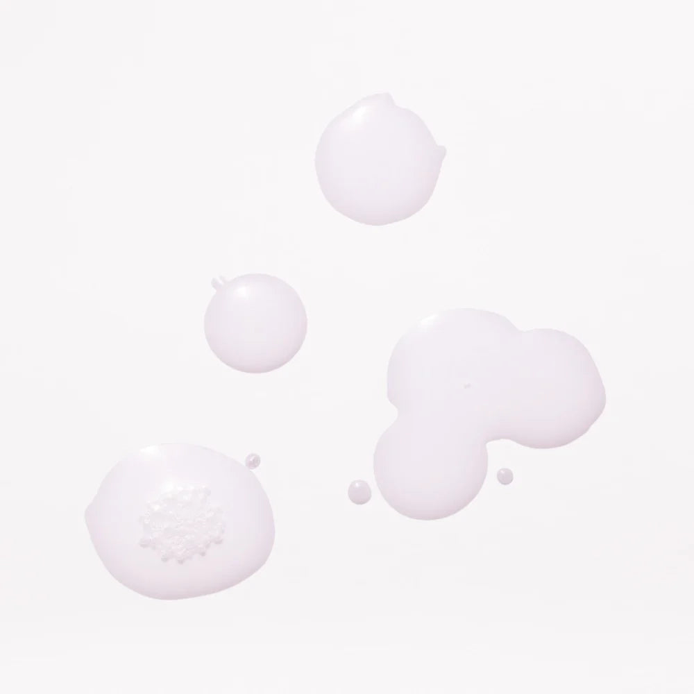 Ontdek de Maria Nila Gloss Coat, een vegan en dierproefvrije smoothing treatment die je haar direct een zijdezachte glans geeft. Deze innovatieve spray wordt geactiveerd door warmte en vormt een vochtafstotende, beschermende coating die het haar tot wel 4 dagen pluisvrij houdt. Ideaal voor wie droomt van glad, glanzend en gezond ogend haar – zónder het te verzwaren.