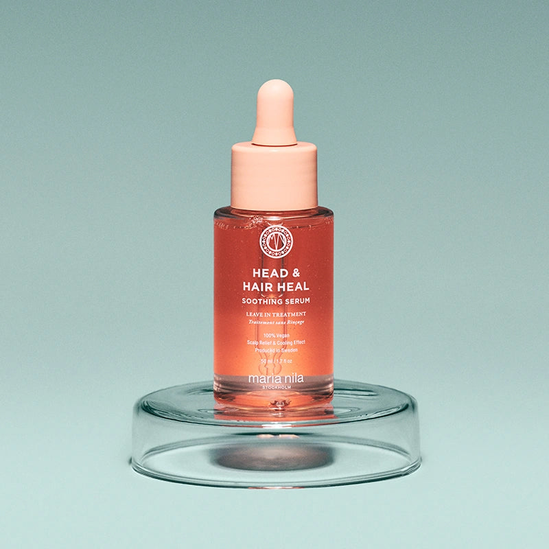 Het Head & Hair Heal Soothing Serum is een leave-in-behandeling die is gemaakt om een droge, jeukende of schilferige hoofdhuid te hydrateren en te behandelen. Dit Vegan haarserum zit boordevol actieve ingrediënten zoals hydraterend hyaluronzuur, kalmerende aloë vera en verkwikkende pepermunt en cafeïne. Het ondersteunt een gezonde hoofdhuid en vermindert de trekkende hoofdhuid.