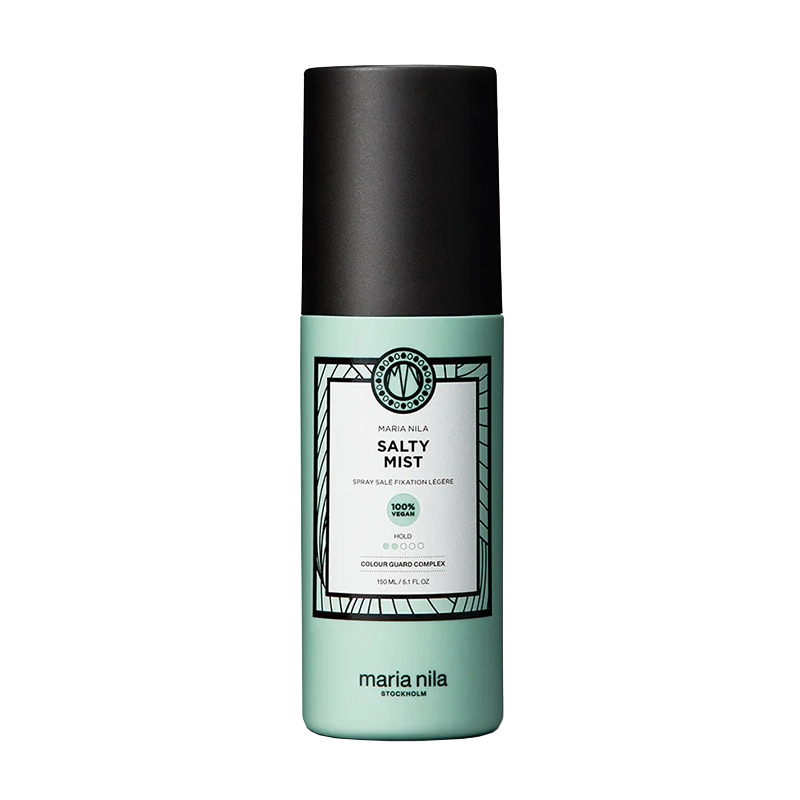 De Maria Nila Salty Mist is een verzorgende salt spray die je het gevoel geeft dat je net terug bent van een dagje strand. Het haar krijgt de ultieme beach look! De Maria Nila Salty Mist beschermt het haar tegen kleurverlies en UV-stralen. Daarnaast bestaat de spray uit 100% natuurlijke ingrediënten en is hij geheel vegan, sulfaat- parabeen- en dierproefvrij.