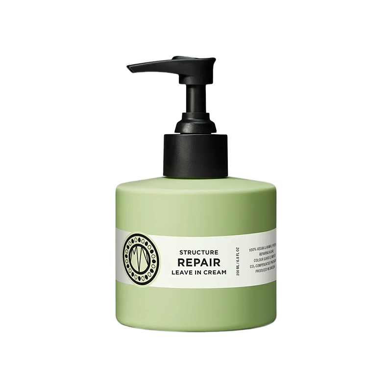 Maria Nila Structure Repair Leave in Cream is een leave-in-crème met algenextract dat beschadigd haar voedt en herstelt. De leave-in-crème geeft een moisture boost, sluit gespleten haarpunten en beschermt het haar tegen hitte tijdens het gebruik van een föhn of stijltang.