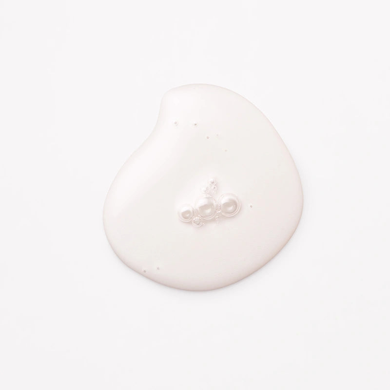 Het Soothing Serum heeft een frisse en bloemige geur, hetzelfde als de Head & Hair Heal-collectie en is allergeenvrij, perfect voor de gevoelige hoofdhuid. Zoals alle producten van Maria Nila is het Head & Hair Heal Soothing Serum 100% veganistisch en dierproefvrij. 