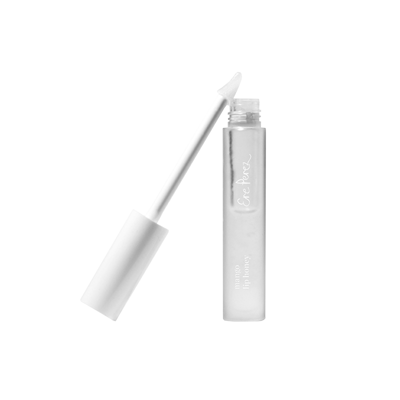 De Mango Lip Honey van Ere Perez is een prachtige sheer lipgloss om je lippen net even dat extra te geven. De lipgloss zorgt voor een subtiele kleur en hydrateert de lippen door middel van Mango Seed Butter. Een mooie glans zonder dat je lippen plakkerig worden. Je kunt de gloss alleen dragen of over een lipstick heen aanbrengen.