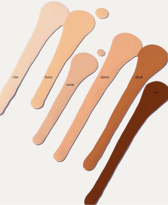 Ere Perez lichtgewicht veganistische foundation op waterbasis die een prachtige matte finish geeft. Verrijkt met quinoa om ontstekingen te helpen genezen en de elasticiteit van de huid te verhogen.