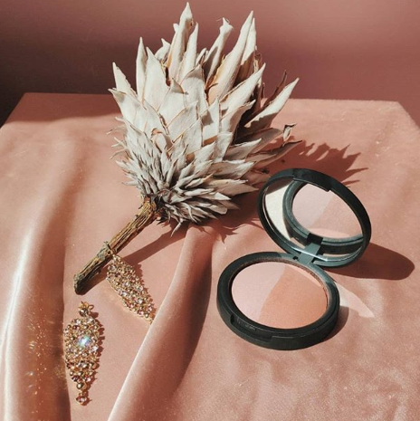 INIKA Baked Mineral Blush Duo is een natuurlijk, mineraal blush duo in frisse, inspirerende tinten die past bij de rest van de INIKA Organic Baked Collection. Verkrijgbaar in twee prachtige tinten; Pick Tickle voor een lichte tot medium huidtinten en Burnt Peach voor medium tot donkere huidtinten.