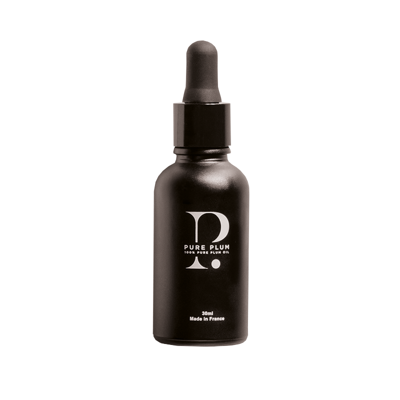 De Plum Oil van Pure Plum is een moisturizer voor alle huidtypen. De moisturizer bestaat uit 100% pure Pruimenpitolie. Pruimenpitolie heeft een sterke ontstekingsremmende en helende werking, wat betekent dat de huid met acne, rosacea en eczeem ontzettend veel baat heeft bij deze olie! Hij vermindert roodheid, onzuiverheden, verzacht de beschadigde en ruwe huid, en verstopt de poriën niet. Vegan, dierproefvrij, plantaardig en natuurlijk.