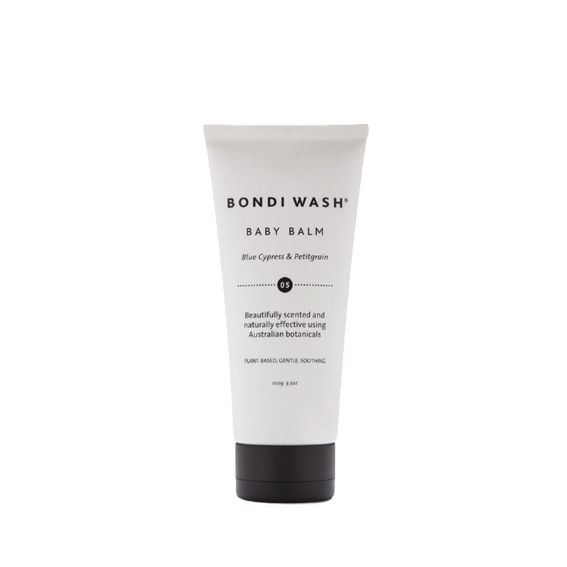 De Baby Balm - Blue Cypress & Petitgrain is een zachte en natuurlijke Baby Balm welke is gemaakt om de huid rondom de baby billetjes te beschermen + verzorgen en om luieruitslag of andere huidirritatie intensief te behandelen. De vegan balm heeft een heerlijke milde citrusgeur en bevat onder andere Australische Emu Apple extract en Zink Oxide wat de babyhuid direct voedt en beschermt.