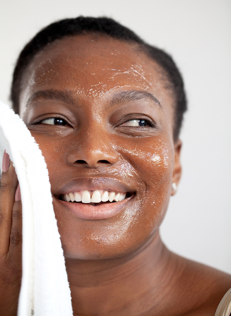 De ultieme safe jelly, een natuurlijk alternatief voor vaseline dat met liefde en zonder nare ingrediënten is gemaakt. Ideaal om te ‘sluggen’, maar dan gezonder. Dit is de all-purpose gelei waar je huid al die tijd van droomde!