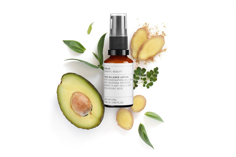 Ontdek de magie van een perfect uitgebalanceerde huid met Evolve Organic Beauty True Balance Gel Cream. Deze 100% natuurlijke gezichtsfluid bevat superfoods zoals avocado-extract, moringa-peptiden en gemberplantcellen gecombineerd met hyaluronzuur om jouw vette of gecombineerde huid perfect in balans te brengen zonder deze te overbelasten.