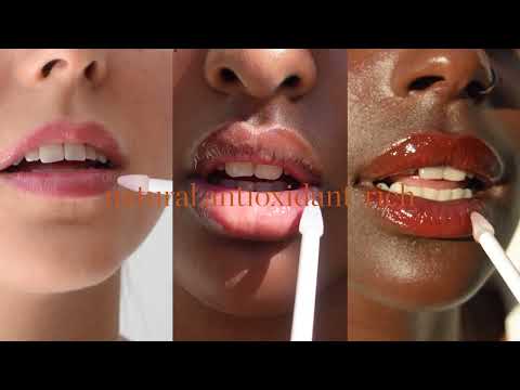 De Mango Lip Honey van Ere Perez is een prachtige sheer lipgloss om je lippen net even dat extra te geven. De lipgloss zorgt voor een subtiele kleur en hydrateert de lippen door middel van Mango Seed Butter. Een mooie glans zonder dat je lippen plakkerig worden. Je kunt de gloss alleen dragen of over een lipstick heen aanbrengen.