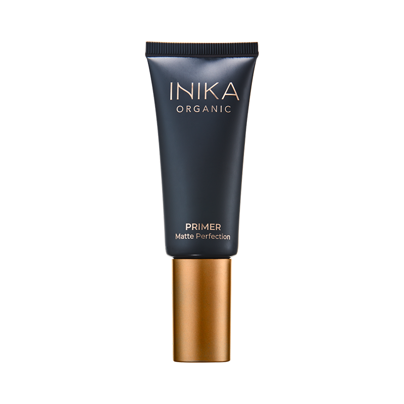 INIKA Organic Matte Perfection Primer is een gecertificeerde biologische licht getinte primer die zorgt voor een gladde en gelijkmatige basis aan je de make-up aanbrengt. Bevat o.a. Aloë Vera sap en gecertificeerd biologische essentiële oliën waaronder lavendel- en geranium olie voor hydratatie en voeding van je huid. Deze lichtgewicht Matte Perfection Primer heeft olie-absorberende eigenschappen en is zeer geschikt voor de wat vettere huid.