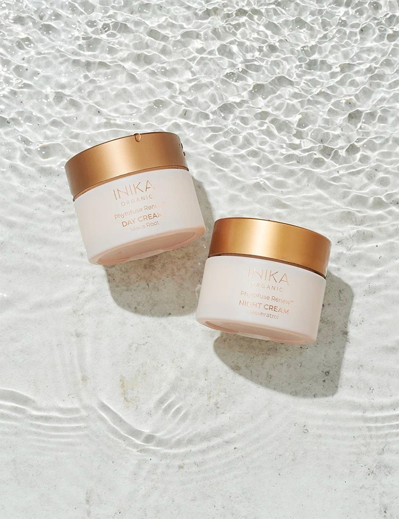 INIKA skincare phyfuse renew day and night cream. Een vegan en halal dag en nachtcreme van INIKA skincare, vol natuurlijke ingredienten om huidveroudering tegen te gaan.