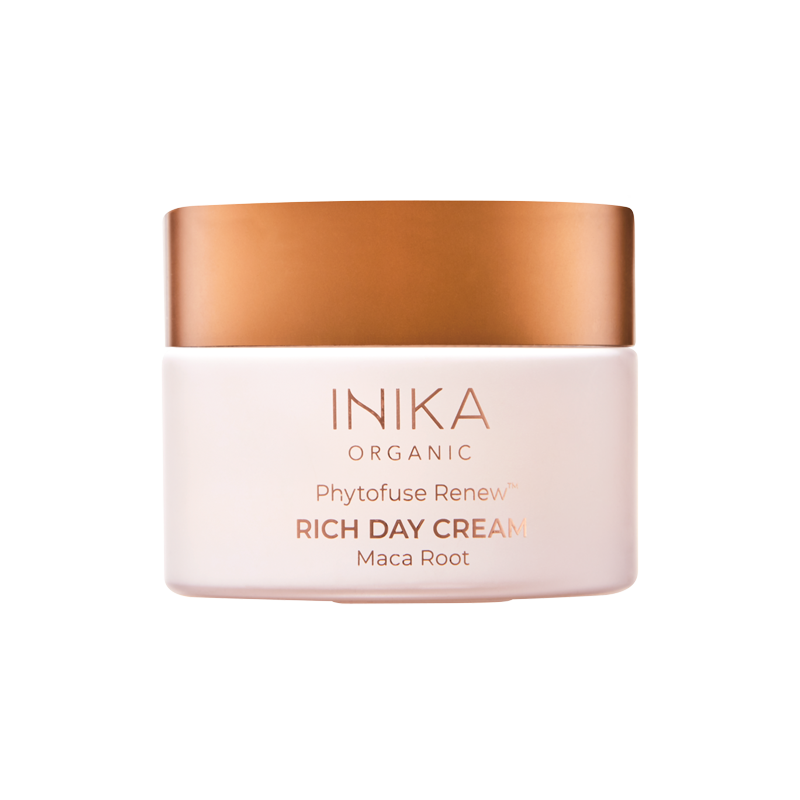 INIKA Organic Phytofuse Renew Maca Root Day Cream is een rijke, luxe vegan dagcrème die verrijk is met voedende ingrediënten als macaroot en luxueuze botanische argan- en avocado-oliën om de huid extra te hydrateren. Een natuurlijke, biologische en volle dagcrème van INIKA Skincare die helpt je huid de hele dag zacht en soepel te houden.