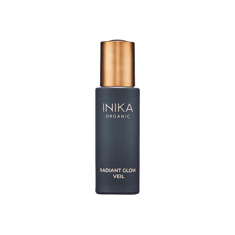 Geef je huid een natuurlijke glow met deze vegan vochtinbrengende crème, primer & highlighter in 1 van INIKA Organic. De multitasking lichtgewicht voedende 3-in-1 formule is voorzien van lichtreflecterende technologie om de huid een stralende finish te geven voor de perfecte basis. Radiant Glow Veil geeft je huid naast een mooie glow ook een zijdezachte finish, die je huid hydrateert en voedt.