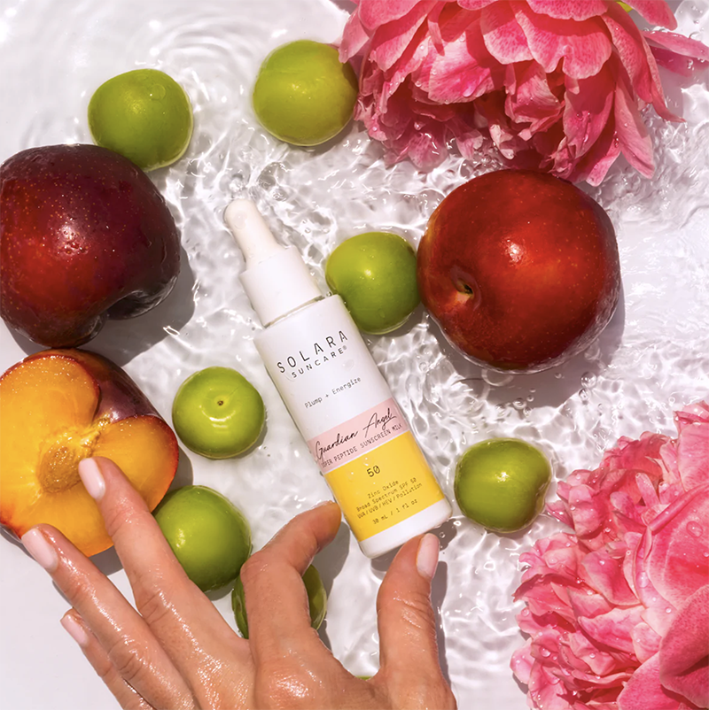 Solara Suncare Guardian Angel Super Peptide Sunscreen Milk SPF50 is een zachte en beschermende, olievrije 100% minerale zonnebrandmelk. Alle ingrediënten zijn geheel veganistisch, dierproefvrij en clean.