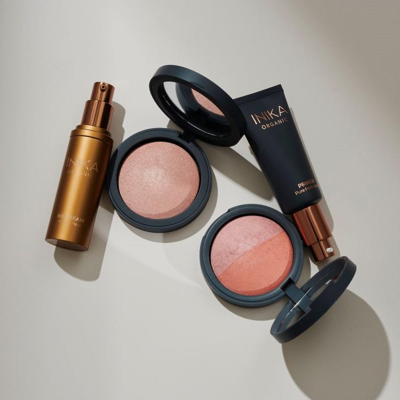 INIKA Baked Mineral Illuminisor geeft een subtiele glans daar waar jij maar wilt of maak in een handomdraai een dramatischere avondlook . Biologische, vegan, halal & 100% diervriendelijke highlighter gemaakt van de puurste minerale pigmenten.