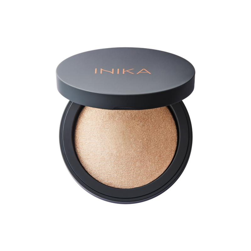 INIKA's Mineral illuminsor Dewdrop is een biologische, vegan, halal & 100% diervriendelijke highlighter met bronsachtige gouden ondertonen.