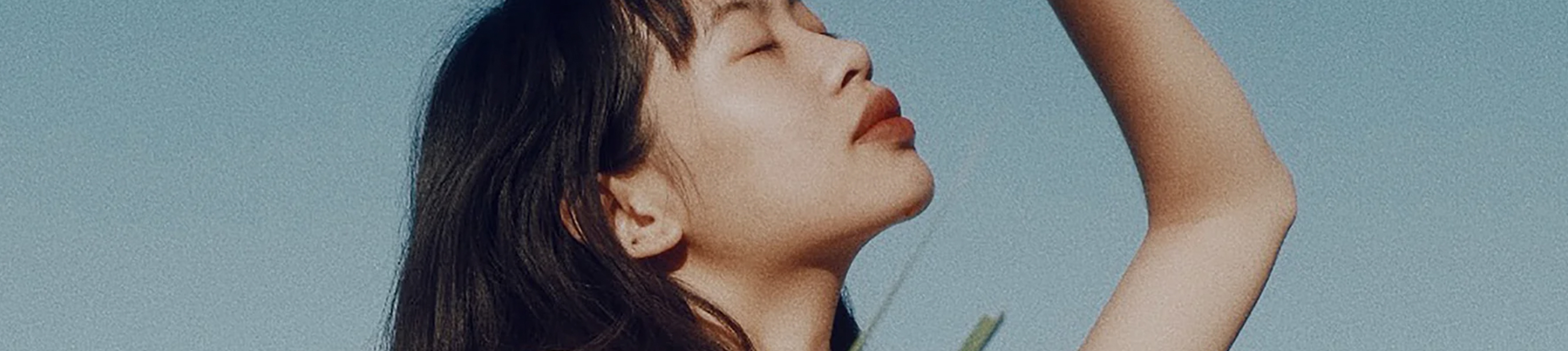 Heerlijke vegan SPF producten die jou helpen stralen zoals vegan SPF lip serums, SPF gezichtscrèmes, SPF gezichtsverzorging met tint en verschillende (waterproof) zonnebrandcrèmes