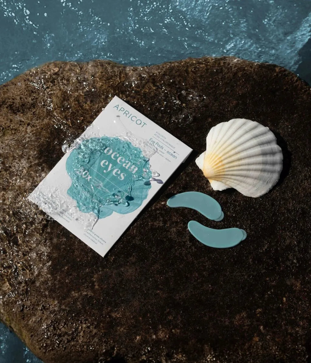 APRICOT Eye Pads met effectief hyaluronzuur, een anti-verouderingspad dat is gemaakt van pure medische siliconen. Plak de limited edition Ocean Eyes eye pads gemakkelijker onder je ogen. De huid onder de ogen wordt soepeler, verminderd oogrimpels en geeft een heldere uitstraling naarmate je de pads vaker gebruikt. 