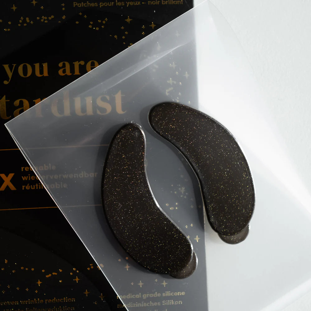 APRICOT Eye Pads met effectief hyaluronzuur, een anti-verouderingspad dat is gemaakt van pure medische siliconen. Plak de me, myself and eye pads gemakkelijker onder je ogen. De huid onder de ogen wordt soepeler, verminderd oogrimpels en geeft een heldere uitstraling naarmate je de pads vaker gebruikt.