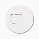 Maak kennis met de Essence Moonlighter Cushion van CLE Cosmetics, een prachtige highlighter die je huid laat stralen! Deze compacte highlighter is gemaakt met parelpoeder en biedt een subtiel en glanzend effect. Bovendien is het geheel vegan en dierproefvrij!