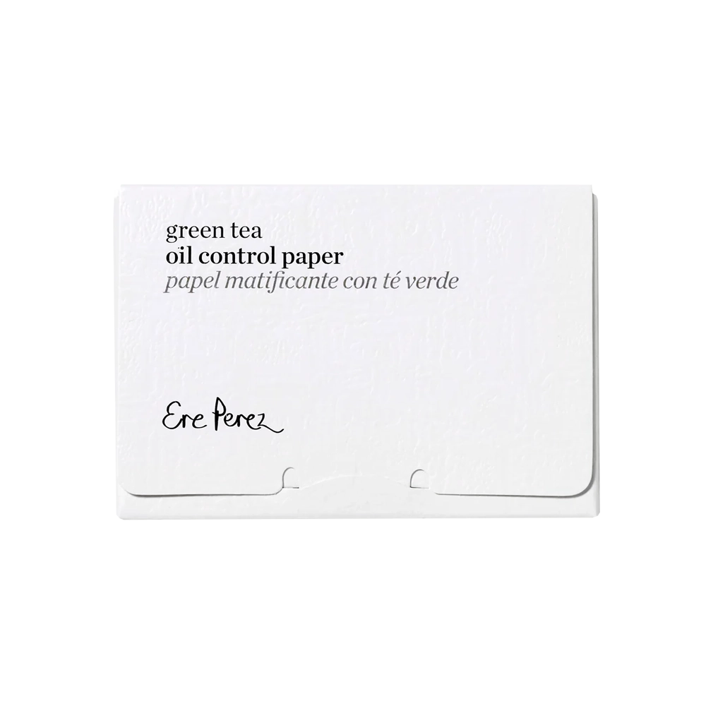 Deze ultradunne oil control blotting papers zijn gemaakt van zacht, milieuvriendelijk henneppulp papier dat overtollig talg opneemt zonder poederachtig residu of een zwaar laagje achter te laten. Perfect voor een snelle touch-up onderweg of wanneer je huid een frisse matte finish nodig heeft.