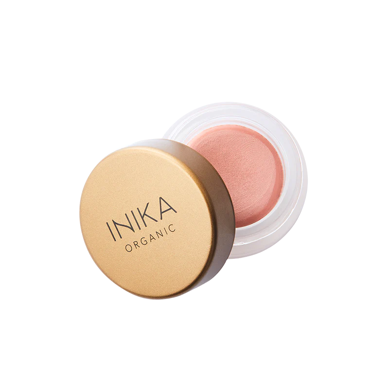 Deze prachtig verpakte set van INIKA geeft je make-up een prachtige glow met een mooie gezonde kleur. De Lip and Cheek Cream in Dusk smelt perfect met je huid voor een natuurlijke finish. De Radiant Glow Veil geeft je huid een natuurlijke glow en werkt als vegan vochtinbrengende crème, primer & highlighter in 1. De multitasking lichtgewicht voedende 3-in-1 formule is voorzien van lichtreflecterende technologie om de huid een stralende finish te geven voor de perfecte basis.