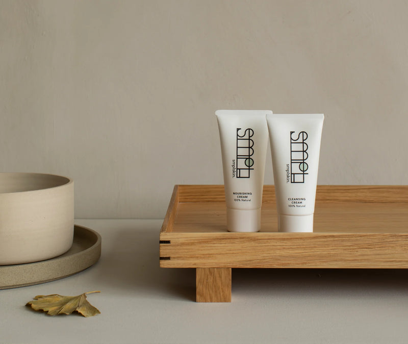 Het voeden van je huid is belangrijk, maar het reinigen ervan is minstens zo belangrijk. Een gezonde huid begint namelijk bij een goede reiniging. Kies daarom vanaf nu voor de natuurlijke reinigingscrème van SMPL Skincare, die vegan en dierproefvrij is.